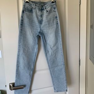 American Eagle light wash stretch mom jeans